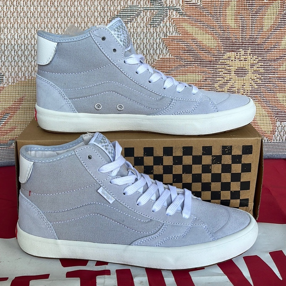 Vans WMNS The Lizzie
Dusty Blue
VN0A4BX1DSB
Sneakers